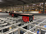 17 Roboter lagern 47.000 Behälter im neuen Kleinteilelager