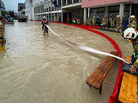 : The firefighters from Kufstein worked tirelessly to stop the enormous volume of water spreading through the area around the city of Kufstein during the devastating floods of July 2021.