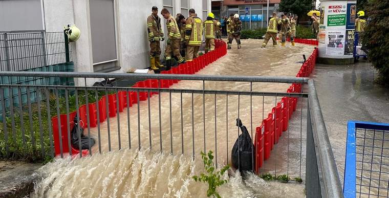 The city of Kufstein was also affected by the flooding. The Kufstein Volunteer Fire Brigade had its hands full.