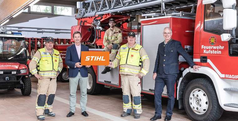 Hans-Peter Wohlschlager (commander of the VFB), Wolfgang Simmer (STIHL Tirol), Alexander Koschnar (treasurer of the VFB), Sebastian Mayrhofer (deputy commander of the VFB) and Clemens Schaller (STIHL Tirol) at the VFB in Kufstein. (from left to right)