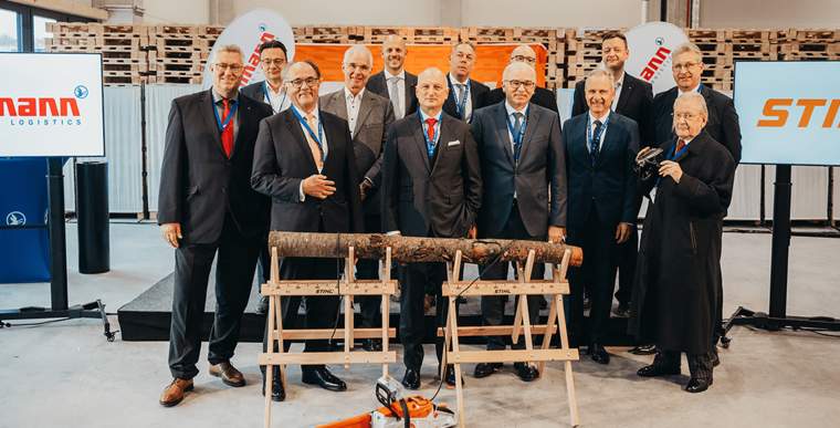 Representatives from STIHL and Hellmann at the inauguration ceremony of the new central warehouse in Völklingen, Germany.